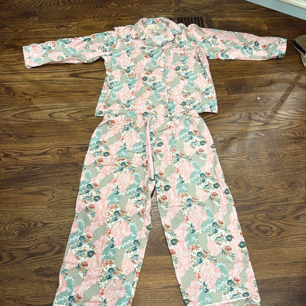 Floral Print Women's Pajama Set in Pink & Sage - Relaxed Fit